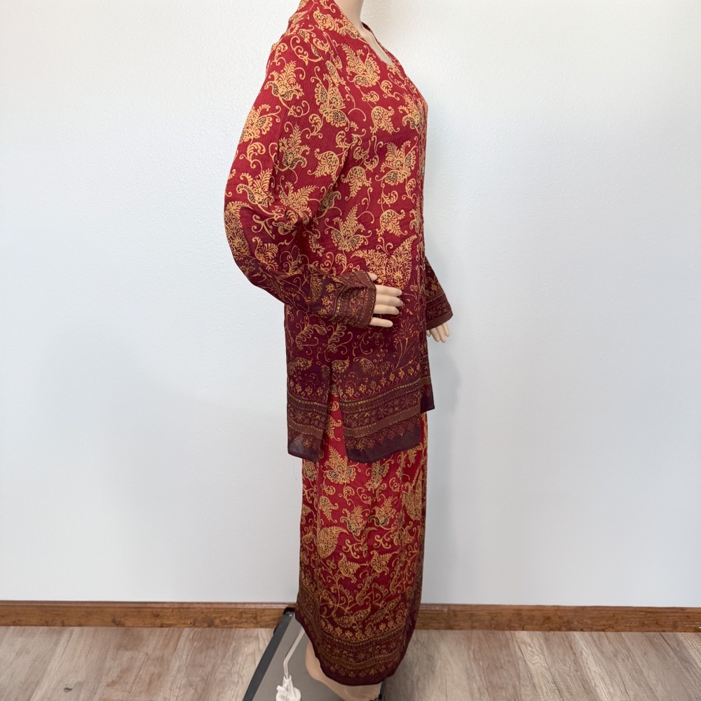 Valerie Stevens Silk Skirt and Blouse - Picture 15 of 16
